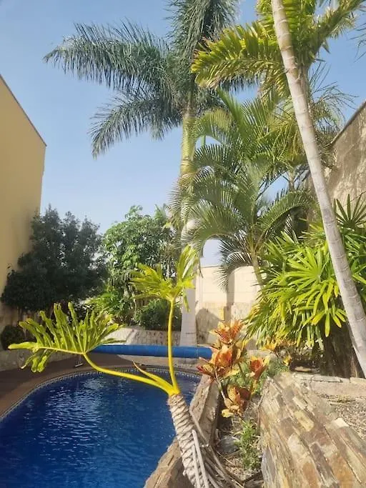 Villa Palma 아데제